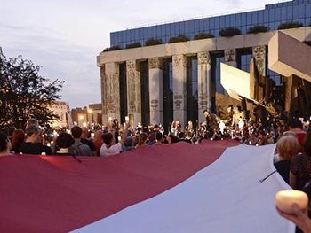 Правящая партия в Польше добивается несменяемости ее власти фото