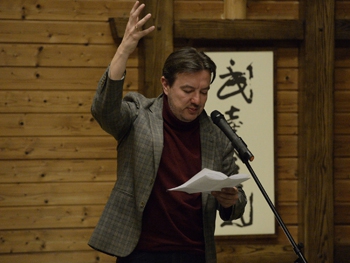 Известного украинского поэта, который получил спецприз на «Коронации слова» обобрали до нити на запорожском вокзале фото