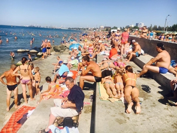 Это Украина, которую бы хотелось не знать: сеть поразил рассказ об отдыхе на курорте Азовского моря  фото