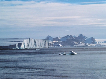 Ученые обнаружили подо льдами Антарктиды 91 вулкан фото