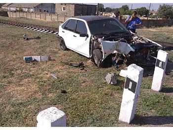 В Запорожской области поезд врезался в иномарку фото