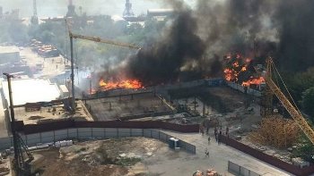 У Ростові сталася масштабна пожежа з вибухом, палають десятки будинків. ФОТО фото