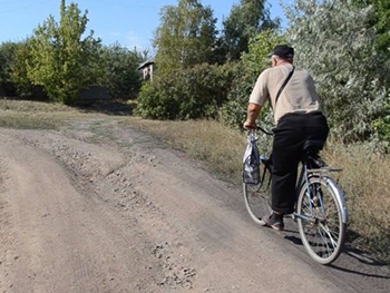 Двое гражданских подорвались на мине на Донбассе фото
