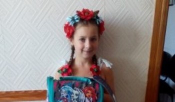 Первоклашкам района вручили школьные портфели фото