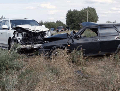 Возле с. Благовещенка столкнулись Land Cruiser и «девятка» фото