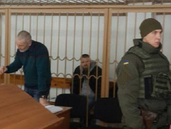 Бердянский пограничник получил 13 лет тюрьмы за стрельбу по авто, которое не остановилось на блокпосту фото