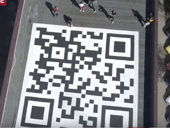 Самый большой QR-код в Украине не выдержал конкуренции со штрихкодом из китайской деревни фото