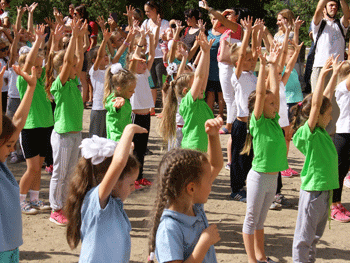 Ко Дню города в школах прошли флешмобы (ФОТО, ВИДЕО) фото