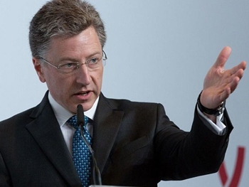 Волкер: Москва должна изменить поведение фото