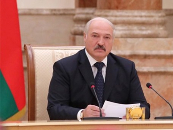 Лукашенко объяснил, почему не удается закончить войну на Донбассе фото
