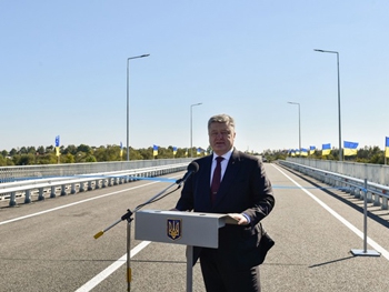 Порошенко анонсировал языковые квоты на ТВ фото