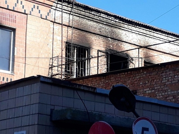 Муж задержанной по делу о трагическом пожаре в Запорожье выдвигает версии об убийстве фото