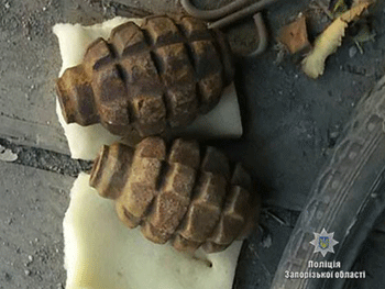 Во время поиска краденного полиция нашла боеприпасы фото