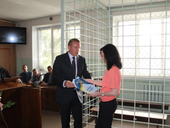 Мэр поздравил работников суда с Днем юриста фото