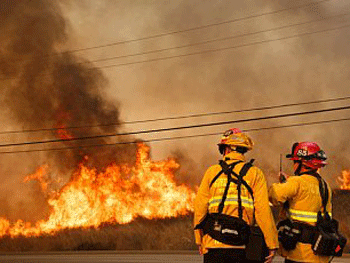 Лесные пожары в Калифорнии: погибли 10, эвакуированы 20 тысяч фото