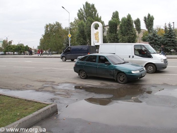 ДТП на проспекте, виновник скрутил номера и скрылся фото