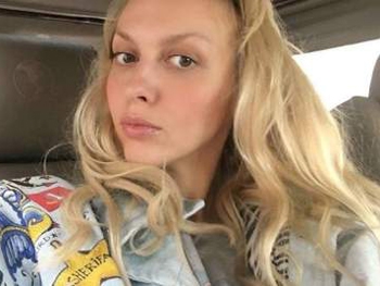 Оля Полякова засветила грудь: мужчины в экстазе  фото