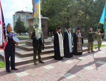 Защитники Украины и казаки начали отмечать свой праздник с молитвы фото