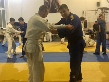 Запорожский депутат сменил пиджак на кимоно (Фото, Видео) фото