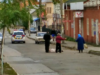В Мелитополе по среди улицы женщине стало плохо? ФОТО фото
