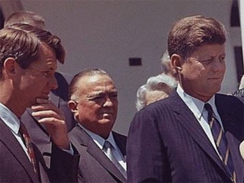 США рассекретили 2800 документов об убийстве Кеннеди фото