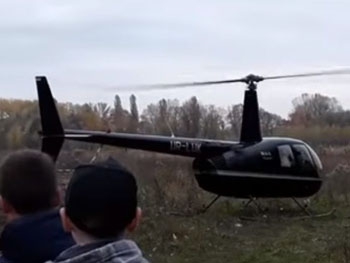 В Чернигове ищут мужчину, который с троллейбусной остановки улетел на вертолете  фото