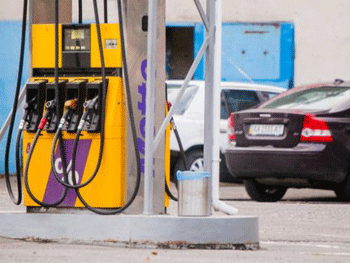 В Украине стремительно дорожает бензин фото