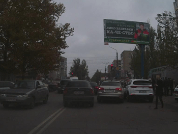 На оживленной дороге столкнулись две иномарки  фото