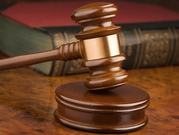 В России депутат-извращенец подсматривал за сотрудницами в туалете через видеокамеру фото