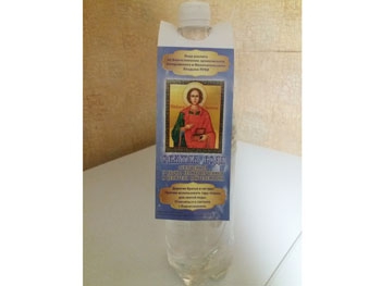 В Мелитопольских храмах продают святую воду, которую разливают на промышленных предприятиях фото