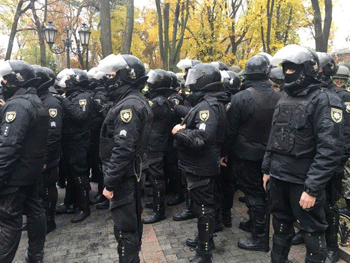 Столкновения в Одессе: травмы получили более 20 полицейских фото