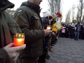 Запали свічу: в Мелітополі вшанували пам ять жертв голодомору і політичних репресій (ФОТО, ВІДЕО) фото