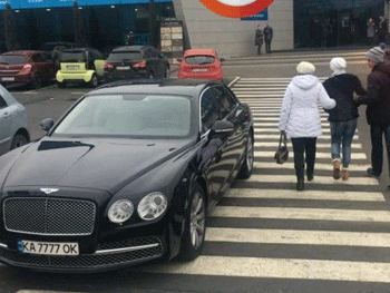 Герой парковки: водителя автомобиля за $300 тыс. оштрафовали на 510 гривен в Киеве фото