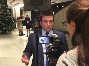 Климкин обещает украинцам безвиз со 100 странами фото