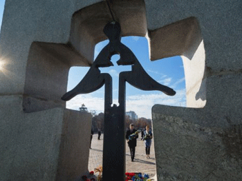 В Раде предложили штрафовать или лишать свободы за непризнание Голодомора геноцидом фото