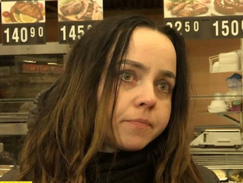 Во Львове бывшая госслужащая третий месяц живет в торговом центре фото