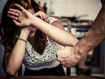 Шок: ревнивец отбил сожительнице селезенку, женщина чуть не умерла фото