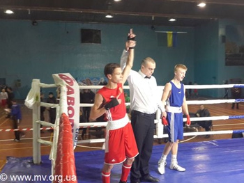 Мелитополец победил на турнире сильнейших боксеров фото