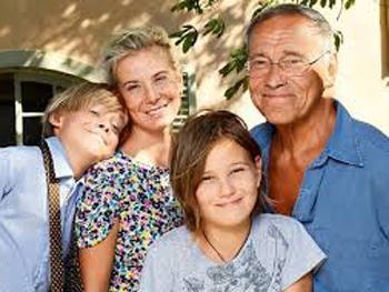 Дочь Высоцкой и Кончаловского привезли в Россию фото