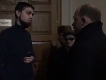 Нардеп выломал дверь в приемную министра Петренко (Видео) фото