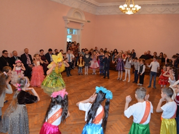 В Приазовском районе детей-сирот поздравили с Днем святого Николая фото