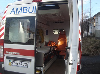 Мужчина и младенец попали сперва в аварию, а затем в больницу фото