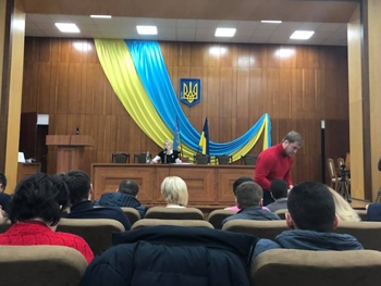 В горсовете Ирпеня вместе с украинским включили гимн России фото