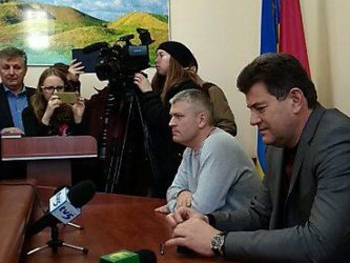 Мэр Запорожья встретился с митингующими предпринимателями фото