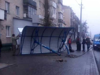 Остановка-суицидница: соцсети обсуждают версии автотарана остановки фото