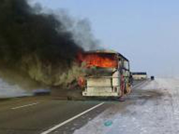 Названа причина пожара в автобусе в Казахстане, в котором заживо сгорели 52 человека фото