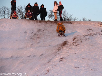 Веселые горки: на трассе мотокросса - зимний аншлаг  фото