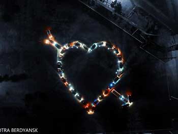 На запорожском курорте создали сердце из машин  фото