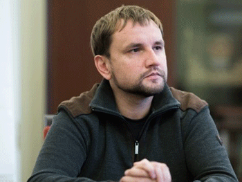 Вятрович недоволен, что Польша не осуждает вандализм против украинских памятников фото