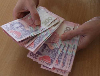 Сколько зарабатывают украинцы и за счет чего вырастут их зарплаты до конца года фото